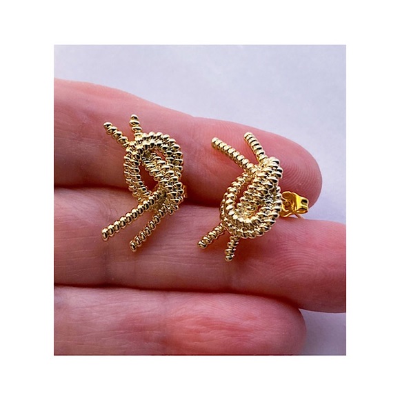 Women Small Pierced Twisted Knotted Knot Metal Stud Earrings Gold Tone NWOT - Picture 2 of 7